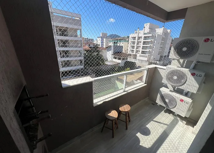 Apartamento completo, 3 quartos com ar condicionado, churrasqueira na sacada, piscina no cond, ao lado da Praia Grande e na cara do gol para a centralidade comercial turística do itaguá!